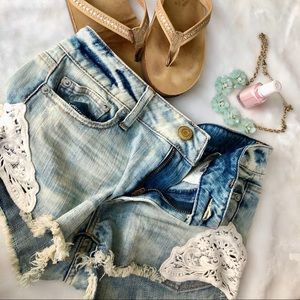 American Eagle Outfitters Denim and Lace Shorts ✨